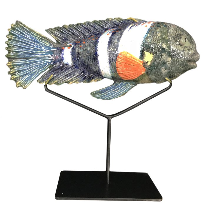 Статуэтка на подставке Orange Spot Fish Серый Черный Белый Статуэтка на подставке Orange Spot Fish Серый Черный Белый в Красноярске | Loft Concept