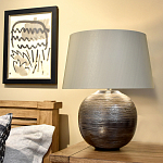 Настольная лампа с круглым фарфоровым основанием ручной работы с покрытием глазурью и белым абажуром из искусственного шелка Elstead Lighting варинант исполнения - 2 | Loft Concept в Красноярске