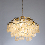 Люстра подвесная с белыми перламутровыми подвесками и изогнутыми золотистыми элементами Диаметр 60 см SHELL Chandelier варинант исполнения - 2 | Loft Concept в Красноярске