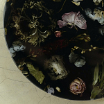 Круглый поднос из эпоксидной смолы с цветами черный Epoxy Resin Flowers Tray Black варинант исполнения - 4 | Loft Concept в Красноярске