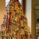 Комплект Новогодней Елки вместе с серебряной мишурой и красными лентами варинант исполнения - 1 | Loft Concept в Красноярске