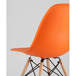 Пластиковый стул на ножках из массива бука Eames Orange варинант исполнения - 3 | Loft Concept в Красноярске