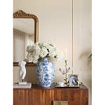 Ваза фарфоровая с узким горлышком и синими цветочными мотивами Independence варинант исполнения - 5 | Loft Concept в Красноярске