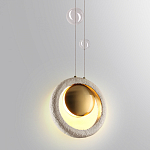 Подвесной светильник с бежевым текстурным кольцом и латунным шаром в центре Tactile  варинант исполнения - 7 | Loft Concept в Красноярске