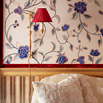 Обои с вышивкой ручной работы Flora Catherine colourway on Liso Pearl wool sateen варинант исполнения - 3 | Loft Concept в Красноярске