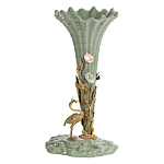 Ваза зеленая фарфоровая с волнистым краем с бронзовой фигуркой журавля Eden Garden  варинант исполнения - 1 | Loft Concept в Красноярске