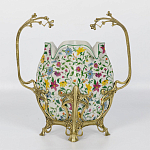 Ваза белого цвета из фарфора с ярким цветочным узором и бронзовыми ручками в виде ветвей Eden Garden porcelain and bronzeм варинант исполнения - 3 | Loft Concept в Красноярске