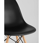 Пластиковый стул на ножках из массива бука Eames Black варинант исполнения - 2 | Loft Concept в Красноярске