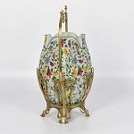 Ваза белого цвета из фарфора с ярким цветочным узором и бронзовыми ручками в виде ветвей Eden Garden porcelain and bronzeм варинант исполнения - 2 | Loft Concept в Красноярске