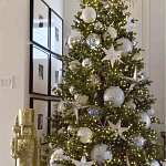 Украшенная Новогодняя Елка с серебряными шарами и звездами варинант исполнения - 1 | Loft Concept в Красноярске