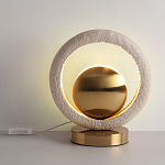 Настольная лампа с бежевым текстурным кольцом и латунным шаром в центре Tactile   варинант исполнения - 3 | Loft Concept в Красноярске