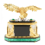 Часы настольные из натурального камня Малахит с декором в виде орла в подарочной коробке Eagle Stone Clock варинант исполнения - 4 | Loft Concept в Красноярске