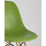 Пластиковый стул на ножках из массива бука Eames Green варинант исполнения - 2 | Loft Concept в Красноярске