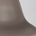 Пластиковый стул на ножках из массива бука Eames Cappuccino варинант исполнения - 8 | Loft Concept в Красноярске