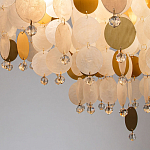 Люстра подвесная с белыми и золотыми круглыми подвесками Диаметр 70 см SHELL Chandelier варинант исполнения - 3 | Loft Concept в Красноярске
