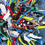 Подушка круглая из джинсовой одежды Heart Round варинант исполнения - 2 | Loft Concept в Красноярске