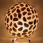 Настольная лампа из перламутра на металлическом каркасе Indonesian Circle варинант исполнения - 4 | Loft Concept в Красноярске