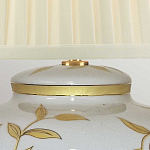 Настольная лампа с фарфоровым основанием бежевого цвета с рисунком и плиссированным абажуром на темной подставке Elstead Lighting варинант исполнения - 8 | Loft Concept в Красноярске