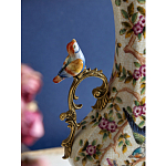 Ваза белого цвета из фарфора с цветочным рисунком и бронзовыми ручками с фигурками птиц Eden Garden porcelain and bronze варинант исполнения - 1 | Loft Concept в Красноярске