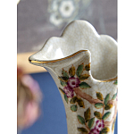 Ваза белого цвета из фарфора с цветочным рисунком и бронзовыми ручками с фигурками птиц Eden Garden porcelain and bronze варинант исполнения - 5 | Loft Concept в Красноярске