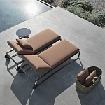 Шезлонг на металлическом каркасе с регулируемой спинкой GUELL Sunbed варинант исполнения - 2 | Loft Concept в Красноярске