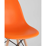 Пластиковый стул на ножках из массива бука Eames Orange варинант исполнения - 2 | Loft Concept в Красноярске