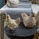 Статуэтка курица с резными белыми цветами на бежевой фактурной поверхности Rustic Chicken варинант исполнения - 4 | Loft Concept в Красноярске