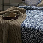 Постельное белье темно-синего цвета с рисунком Blossom Essence Sophie варинант исполнения - 7 | Loft Concept в Красноярске