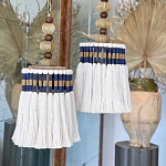 Подвесной светильник с подвесом из деревянных бусин и абажуром из кисточек Аmbiance варинант исполнения - 2 | Loft Concept в Красноярске