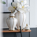 Ваза с золотыми полосами на белом фоне Chinoiserie Ceramics варинант исполнения - 2 | Loft Concept в Красноярске