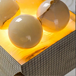 Настольная лампа с основанием из 24 выточенных сферических камней Through Stone варинант исполнения - 5 | Loft Concept в Красноярске