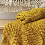 Плед из хлопка жемчужной вязки горчичного цвета Waffle Comfort варинант исполнения - 7 | Loft Concept в Красноярске