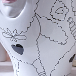 Ваза с декоративными лицами и графическими элементами в виде сердец и символов Faces of Imagination варинант исполнения - 10 | Loft Concept в Красноярске