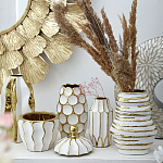 Ваза белая с рельефной поверхностью и золотыми полосами Vase Beehive варинант исполнения - 7 | Loft Concept в Красноярске