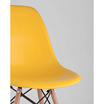 Пластиковый стул на ножках из массива бука Eames Yellow варинант исполнения - 2 | Loft Concept в Красноярске