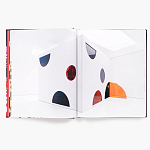 Книга по искусству Yayoi Kusama: I Spend Each Day Embracing Flowers варинант исполнения - 5 | Loft Concept в Красноярске