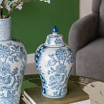 Ваза с крышкой и голубым цветочным рисунком на белом фоне Blue & White Ornament варинант исполнения - 4 | Loft Concept в Красноярске