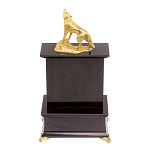 Часы настольные с декором в виде волка из натурального камня Офиокальцит Wolf Stone Clock варинант исполнения - 4 | Loft Concept в Красноярске