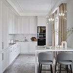 Подвесной светильник со стеклянными плафоном в виде шара и золотыми деталями & Coombes варинант исполнения - 4 | Loft Concept в Красноярске