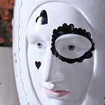 Ваза с декоративными лицами и графическими элементами в виде сердец и символов Faces of Imagination варинант исполнения - 6 | Loft Concept в Красноярске