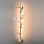 Бра с золотистой вертикальной трубкой и декоративными прозрачными листьями из стекла Sylva  варинант исполнения - 4 | Loft Concept в Красноярске