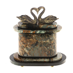 Часы настольные из натурального камня с декором в виде двух лебедей Swans Stone Clock варинант исполнения - 3 | Loft Concept в Красноярске