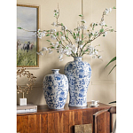 Ваза фарфоровая с узким горлышком и синими цветочными мотивами Independence варинант исполнения - 6 | Loft Concept в Красноярске