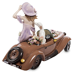 Статуэтка фарфоровая Девушка с автомобилем Charming Statuette варинант исполнения - 2 | Loft Concept в Красноярске