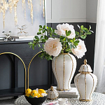 Ваза белая с крышкой и золотистыми вертикальными полосками Chinoiserie Ceramics варинант исполнения - 2 | Loft Concept в Красноярске