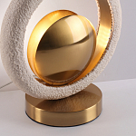 Настольная лампа с бежевым текстурным кольцом и латунным шаром в центре Tactile   варинант исполнения - 8 | Loft Concept в Красноярске