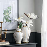 Ваза белая с крышкой и золотистыми вертикальными полосками Chinoiserie Ceramics варинант исполнения - 1 | Loft Concept в Красноярске