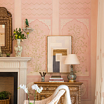 Обои ручная роспись Jharokha Arches Original colourway on pink painted Xuan paper варинант исполнения - 2 | Loft Concept в Красноярске