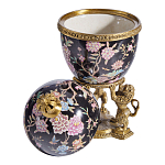 Шкатулка в форме яйца на величественных львах из фарфора с бронзовыми элементами Eden Garden варинант исполнения - 2 | Loft Concept в Красноярске