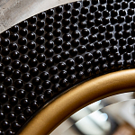 Зеркало в черной фактурной раме с золотым кантом Summon the Light варинант исполнения - 3 | Loft Concept в Красноярске